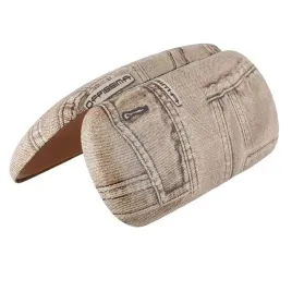 etui-na-okulary-brazowe-kieszen-dzinsowej-kurtki