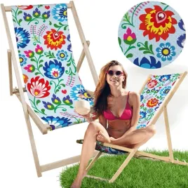 lezak-ogrodowy-drawniany-jasny-z-nadrukiem-folk-na-plaze-taras-balkon