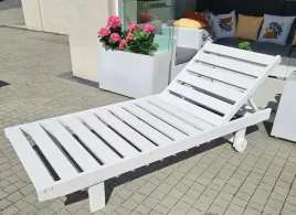 lezak-ogrodowy-drewniany-xd-bialy-regulowany