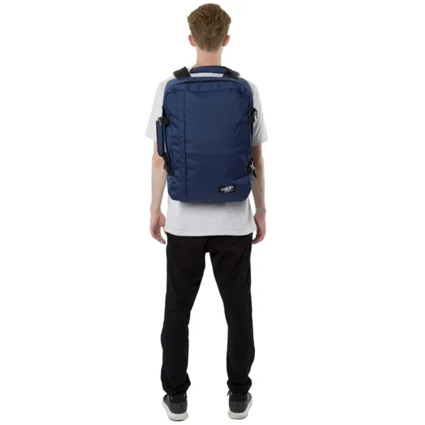 plecak-ryanair-classic-backpack-44l-navy-cabinzero-liczba-komor-1