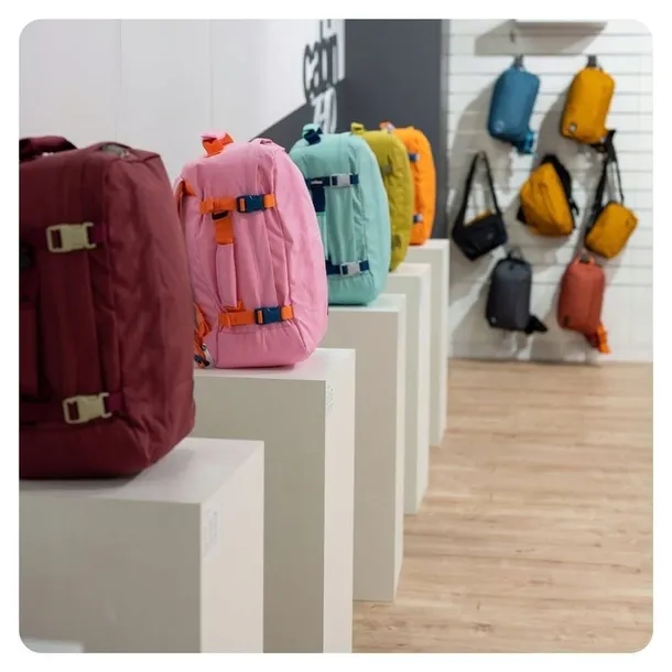 plecak-40x30x20-classic-backpack-28l-aruba-blue-cabinzero-kolor-niebieski