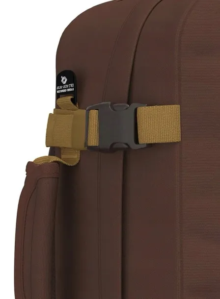 plecak-40x30x20-classic-backpack-28l-belgian-chocolate-cabinzero-liczba-komor-1