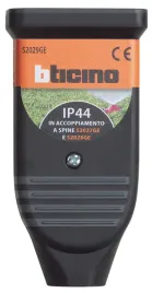 bticino-s2029ge-podwojne-gumowe-gniazdo-10-16a