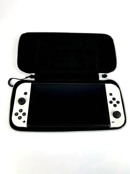 konsola-nintendo-switch-oled-white-komplet-pal-liczba-kontrolerow-w-zestawie-1