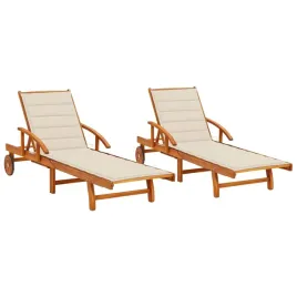 zestaw-2-drewnianych-lezakow-akacjowych-z-kremowymi-poduszkami-199x67-cm