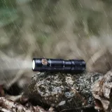 latarka-led-fenix-e05r-czarna-material-aluminium