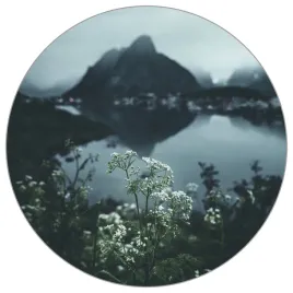 fototapeta-okragla-jezioro-na-szczycie-swiata-100x100-vlies-samoprzylepn