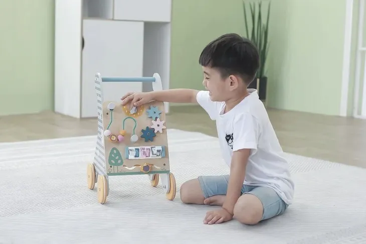 interaktywny-chodzik-polar-b-material-drewno