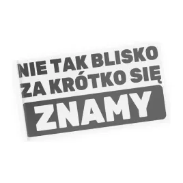 naklejka-nie-tak-blisko-za-krotko-sie-znamy-na-auto-samochod-humor-zabawna