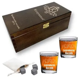 skrzynka-i-szklanki-do-whisky-z-grawerem-kamienie-do-whisky-prezent