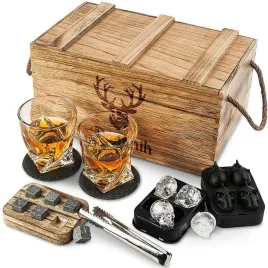 zestaw-do-whisky-skrzynka-z-grawerem-kamienie-szczypce-prezent-dla-mezczyzn