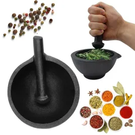 mozdzierz-zeliwny-kuchenny-z-tluczkiem-do-przypraw-ziol-tluczek-ubijak