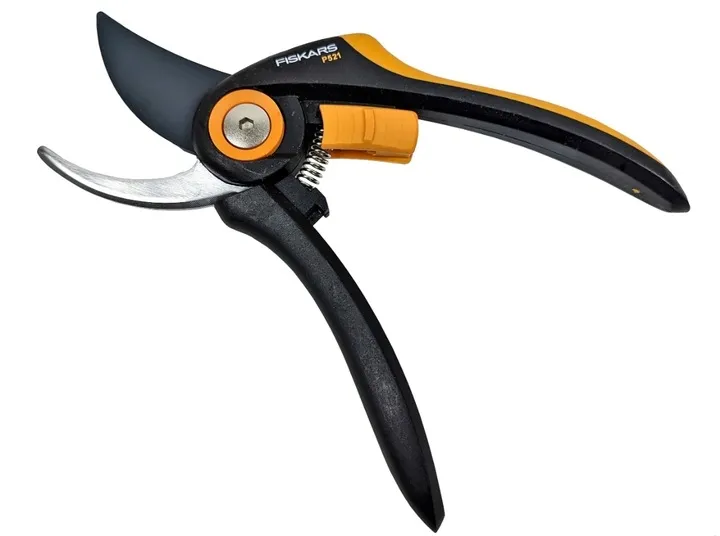 sekator-fiskars-p521-24mm
