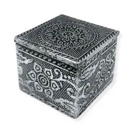 mini-szkatulka-rzezbiona-kwiatek-pudeleczko-na-bizuterie-drobiazgi-5x5x4-cm