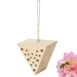 zawieszka-hotel-domek-dla-owadow-trojkat-ozdoba-dekoracyjna-ogrodowa-drewno