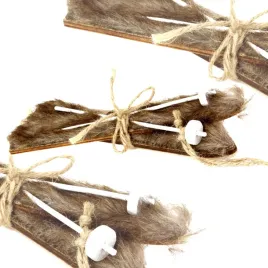 zawieszka-dekoracyjna-ozdoba-swiateczna-drewniana-narty-futerko-brazowe