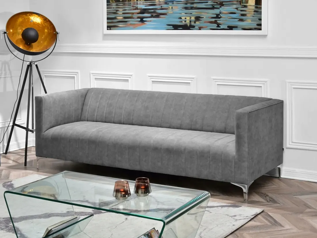 elegancka-sofa-do-pokoju-codziennego-roni-szara-na-nogach-chrom