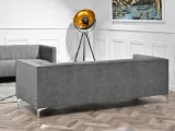 elegancka-sofa-do-pokoju-codziennego-roni-szara-na-nogach-chrom-wysokosc-mebla-74-cm