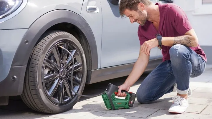 pompka-kompresor-universalpump-18v-bosch-korpus