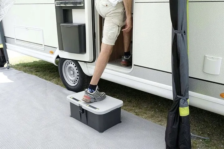 stopien-wejsciowy-ze-schowkiem-boxstep-brunner