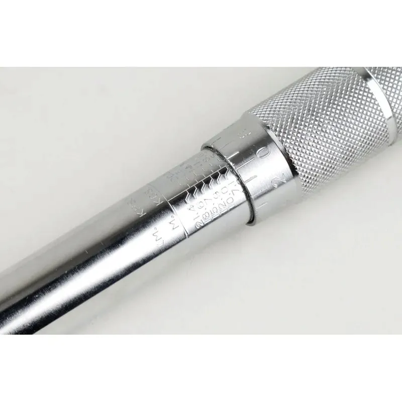 klucz-dynamometryczny-1-2-42-210-nm