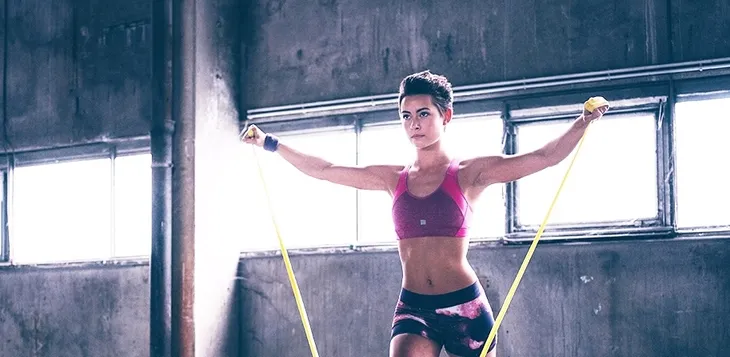 tasma-guma-theraband-czerwona-25m-zestaw-cwiczen-szerokosc-126-mm