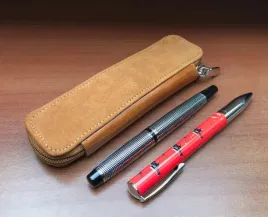 etui-na-dwa-piora-jasno-brazowe-skora-welur-lamato-polskie