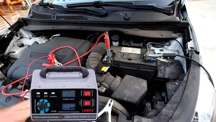 prostownik-samochodowy-do-akumulatorow-24v-12v-30a-natezenie-1-a