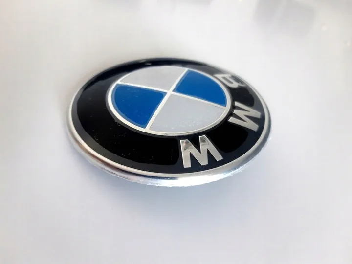 emblemat-znaczek-logo-bmw-82mm-e30-e34-e38-e46-e53-e83-e60-e61-e67-x3-nowy