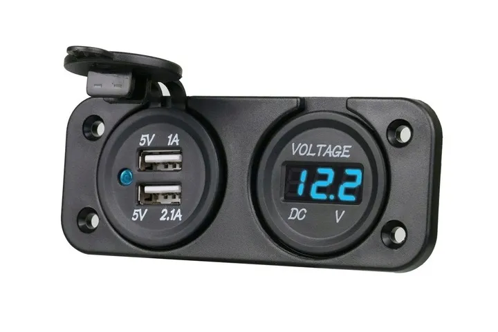 samochod-woltomierz-ladowarka-2x-usb-2a-panel-2w1-stan-nowy