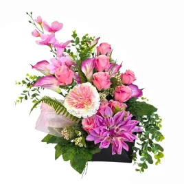 stroik-na-cmentarz-na-kwadracie-kompozycja-kwiatowa-na-grob-z-obciazeniem