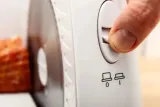 krajalnica-elektryczna-do-chleba-eldom-kr100-material-noza-stal-nierdzewna