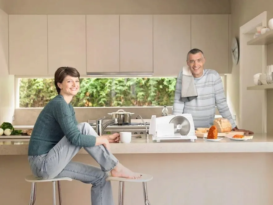 krajalnica-elektryczna-do-chleba-eldom-kr100