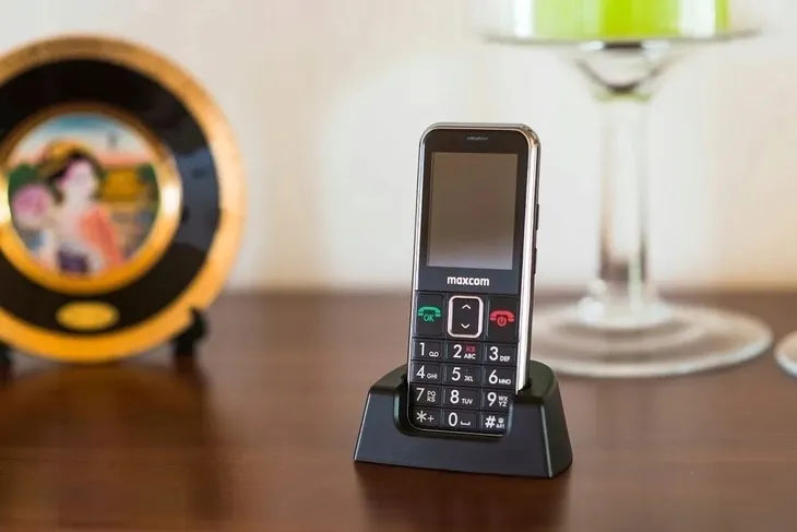 telefon-maxcom-comfort-mm730-32-mb-czarny-wbudowana-pamiec-inna