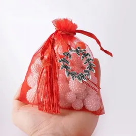 woreczki-opakowania-na-prezenty-upominkowe-10x10cm-kolor-czerwony-30szt