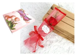 roza-mydlana-walentynkowa-z-koronkowa-kokarda-w-folii-34-cm-czerwona