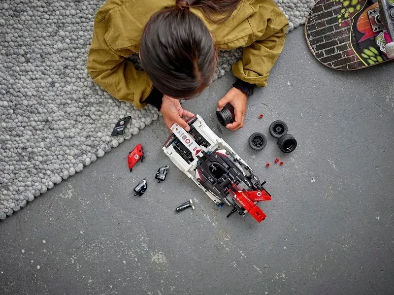 lego-technic-formula-e-porsche-99x-electric-42137