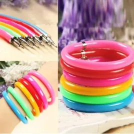 dlugopis-bransoletka-elastyczna-na-reke