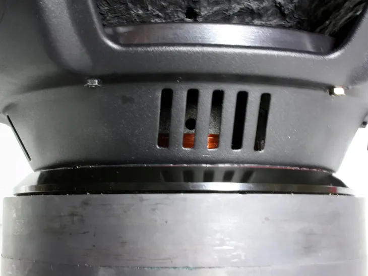 glosnik-excursion-subwoofer-12-30cm-2500w-konstrukcja-jednodrozne