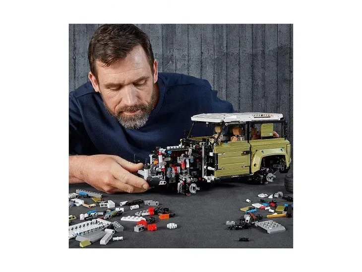 lego-technic-land-rover-defender-42110-wiek-dziecka-brak-informacji