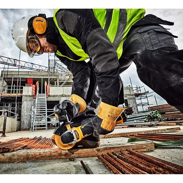 combo-dcf899p2-dcd791-dcg406-3x5ah-dewalt-dckm009-marka-dewalt-zawartosc-zestawu-akumulator-ladowarka-klucz-udarowy-wkretarka-szlifierka-katowa