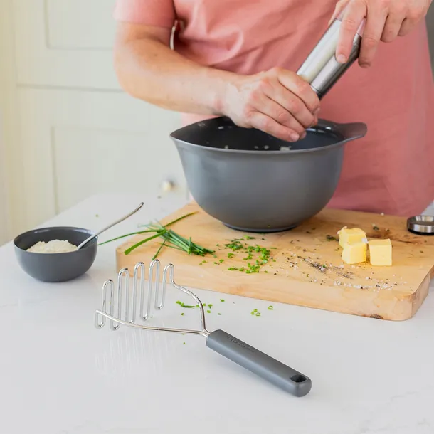 tluczek-do-ziemniakow-charcoal-grey-kitchenaid-stan-nowy