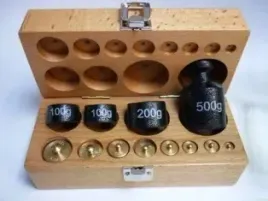 odwazniki-do-wag-precyzyjnych-1-500-g-komplet