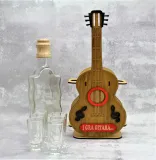 gitara-karafka05-l-z-kieliszkami-do-wodki-6-szt-zawieszka-gratis-rodzaj-gadzetu-opakowanie-na-alkohol