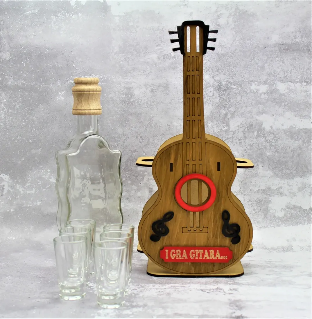 gitara-karafka05-l-z-kieliszkami-do-wodki-6-szt-zawieszka-gratis