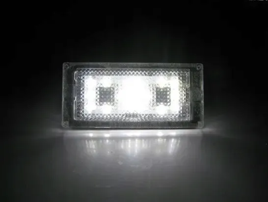 einparts-lampki-tablicy-led-bmw-7-e65-e66