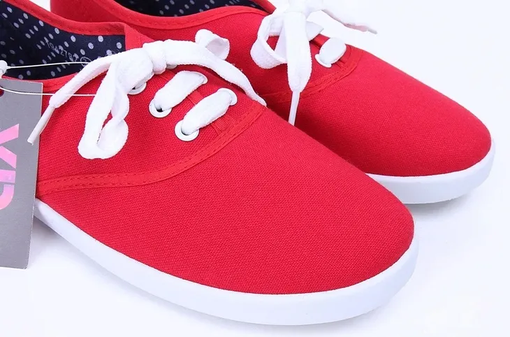 czerwone-tenisowki-primark-yd-kolor-czerwony