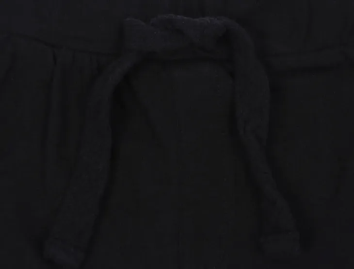biala-koszulka-spodenki-primark-bohater-brak