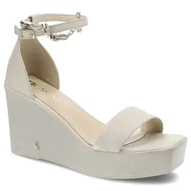 sandaly-carinii-b8032-772-000-000-f09-bez