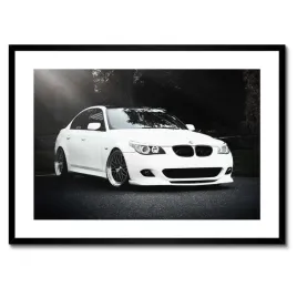 plakaty-w-ramie-70x50-biale-bmw-szarosci-auto